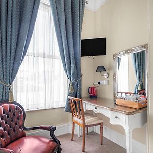 Deluxe Double Room Shower